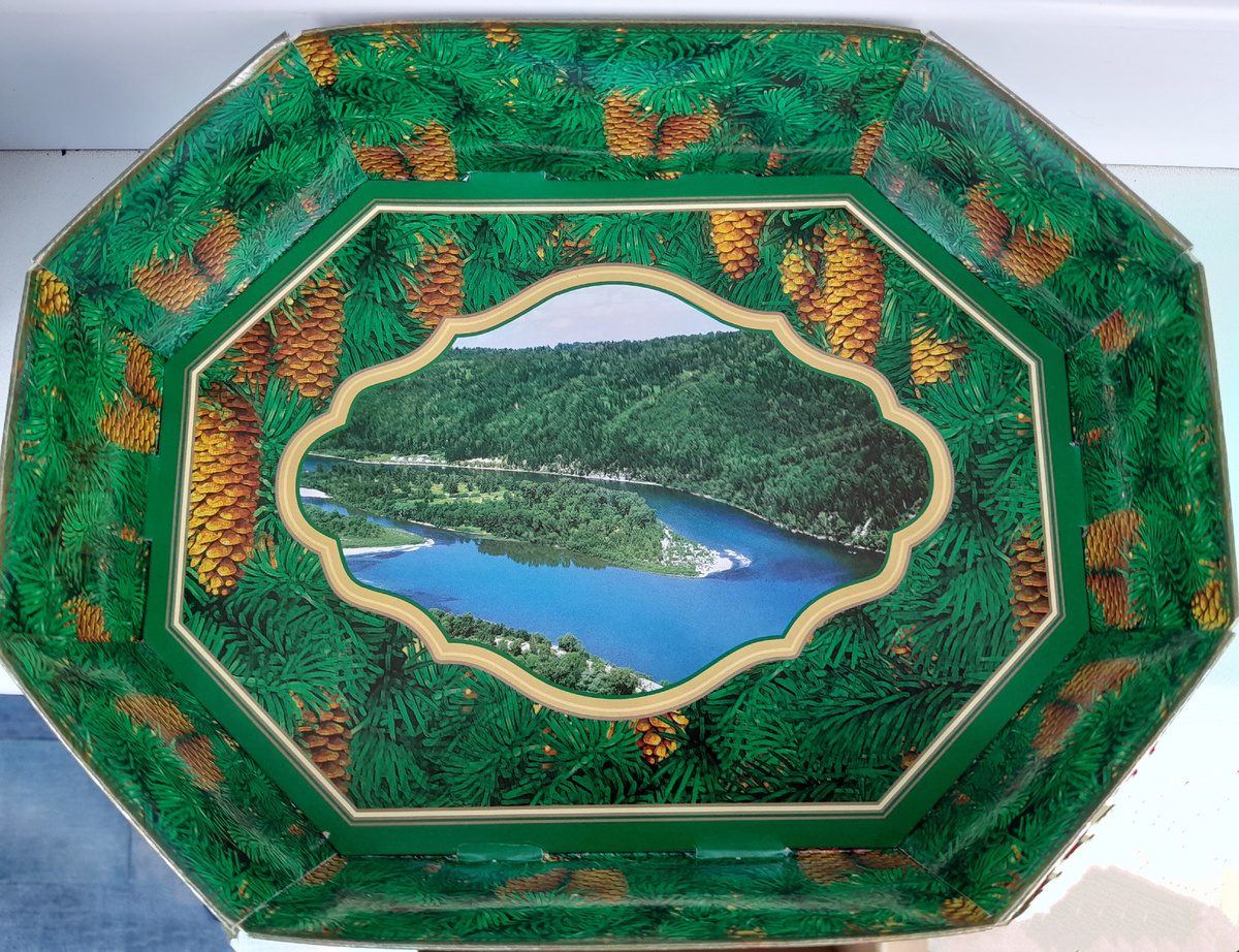 Внутренняя сторона крышки коробки