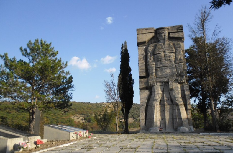 Братское захоронение воинов 7-й бригады морской пехоты