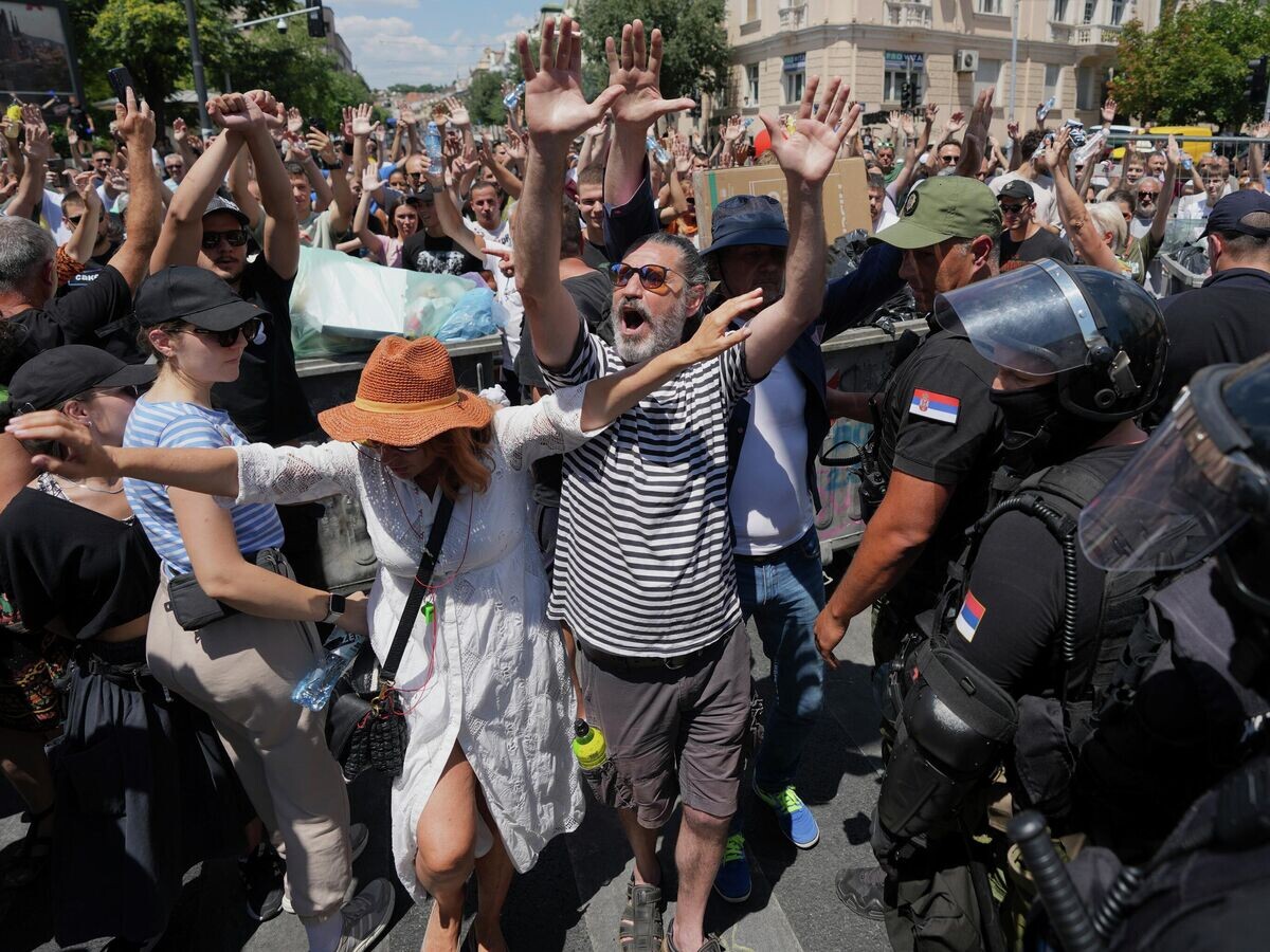    Акция протеста в Белграде© AP Photo / Darko Vojinovic