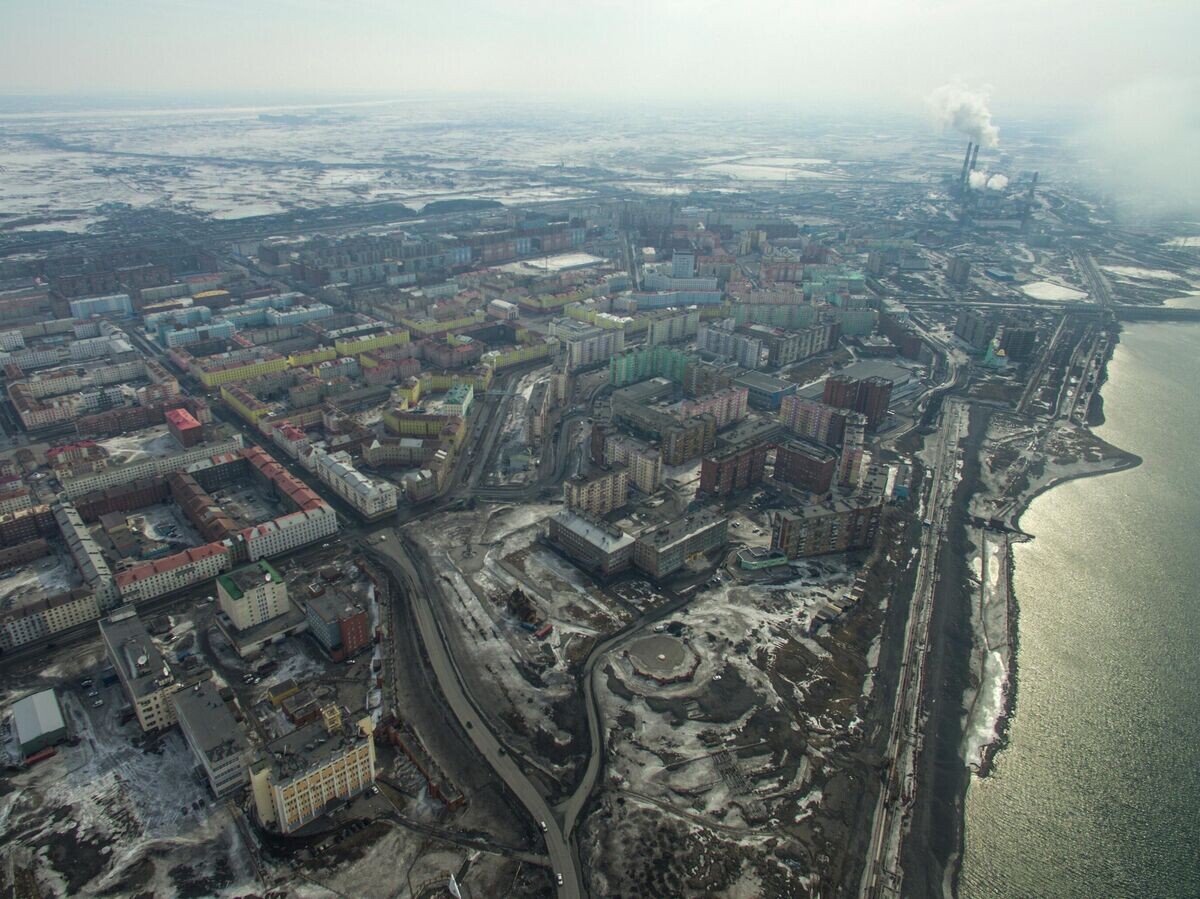    Норильск во время полярного дня© РИА Новости / Александр Кряжев