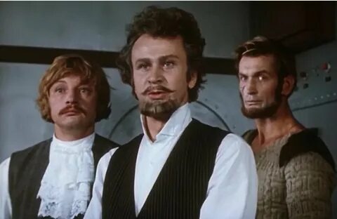 Кадр из фильма, на первом плане Профессор 👨‍🏫 Аронакс, далее Слуга Консель и гарпунёр Нед Ленд.