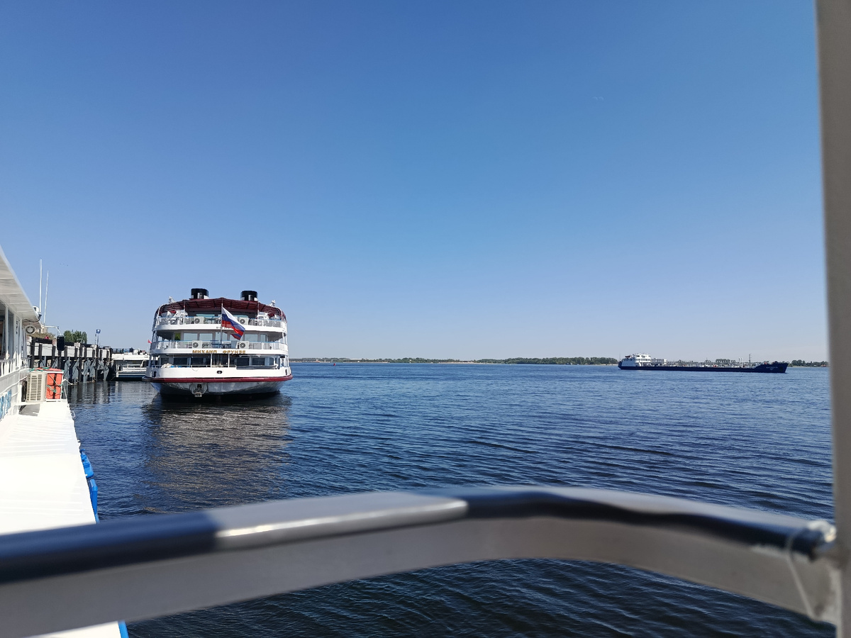 Теплоход у причала