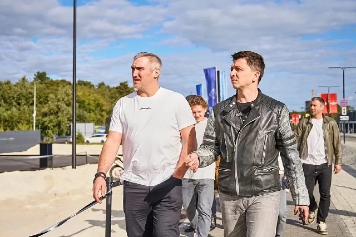    Хоккеист Александр Овечкин посетил новый спортивный квартал в Екатеринбурге