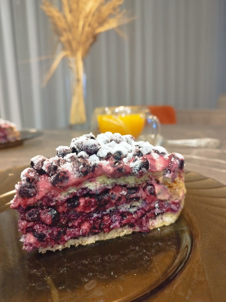 Вчерашний черничный пирог. Фото из личного архива автора