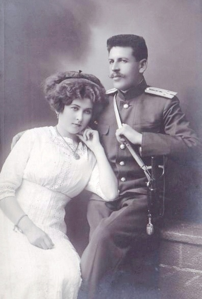 Подпоручик 4 саперного батальона с женой.