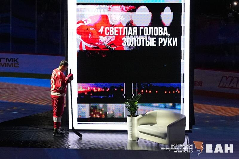    Фото ЕАН/Легендарный хоккеист сыграл самого себя в трогательном предматчевом шоу