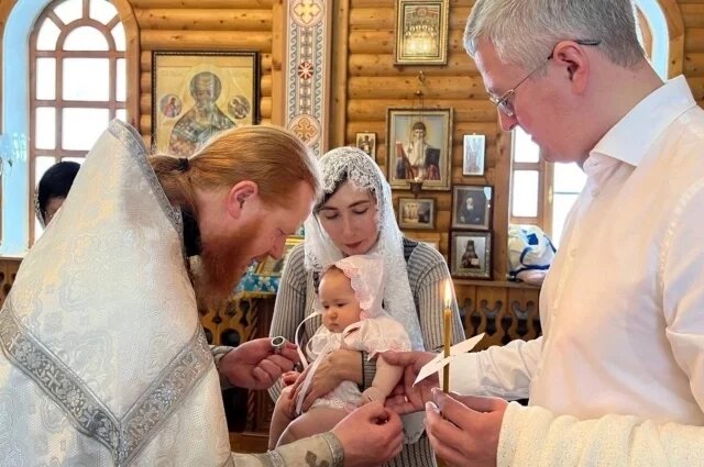    Почему при таинстве крещения ребенка не должна присутствовать его мать?