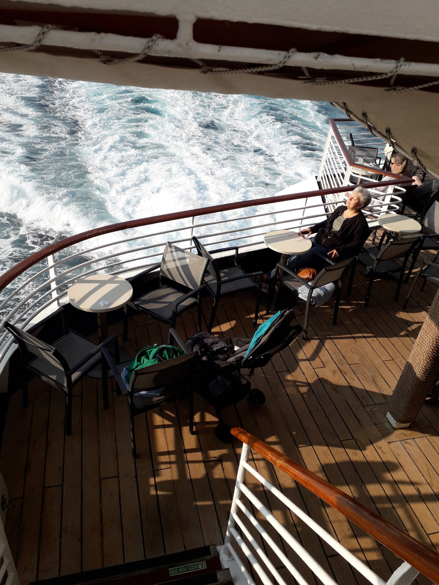 На корме корабля. 