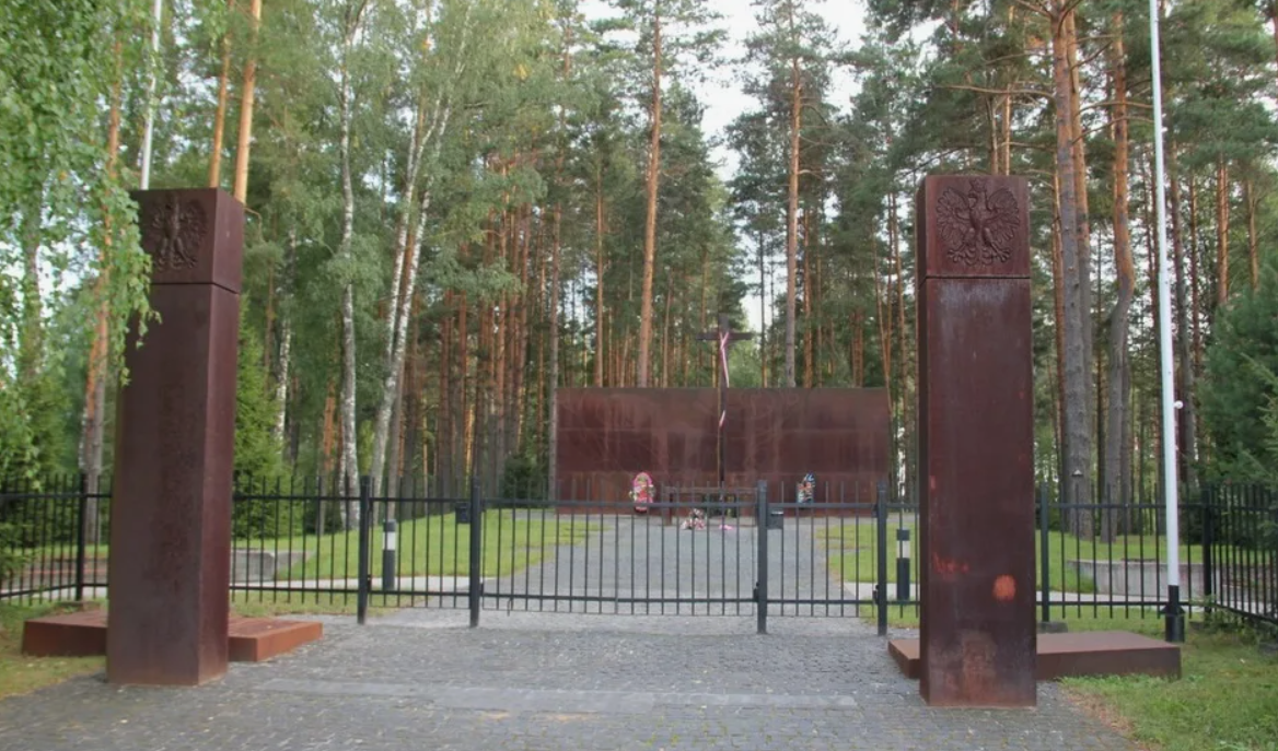 Польский мемориал в Медном. Фото из открытых источников. 