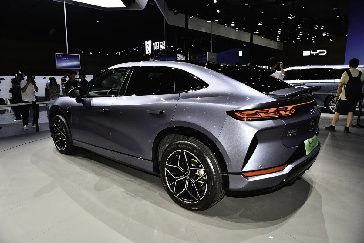 Стенд BYD – автошоу в Чэнду 2025