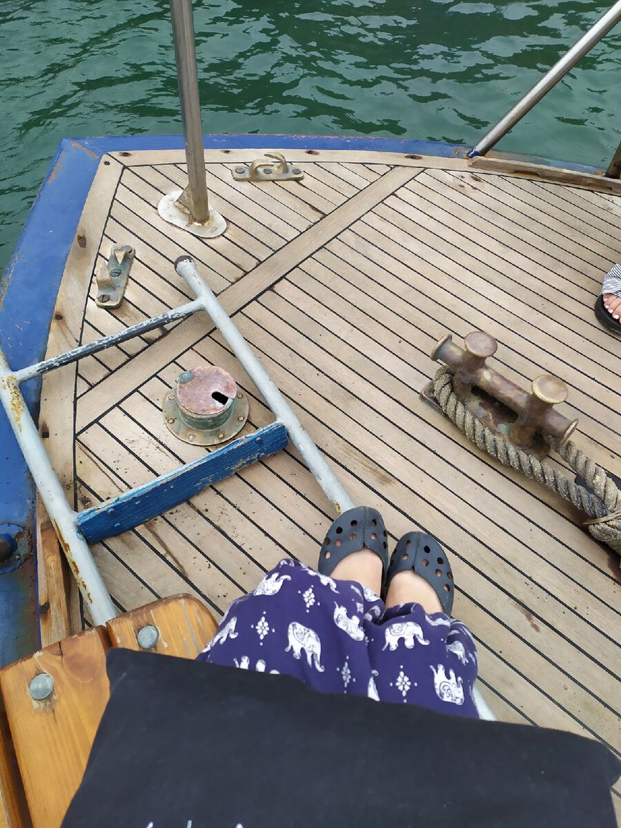 прибыли из Судака на такой вот лодочке