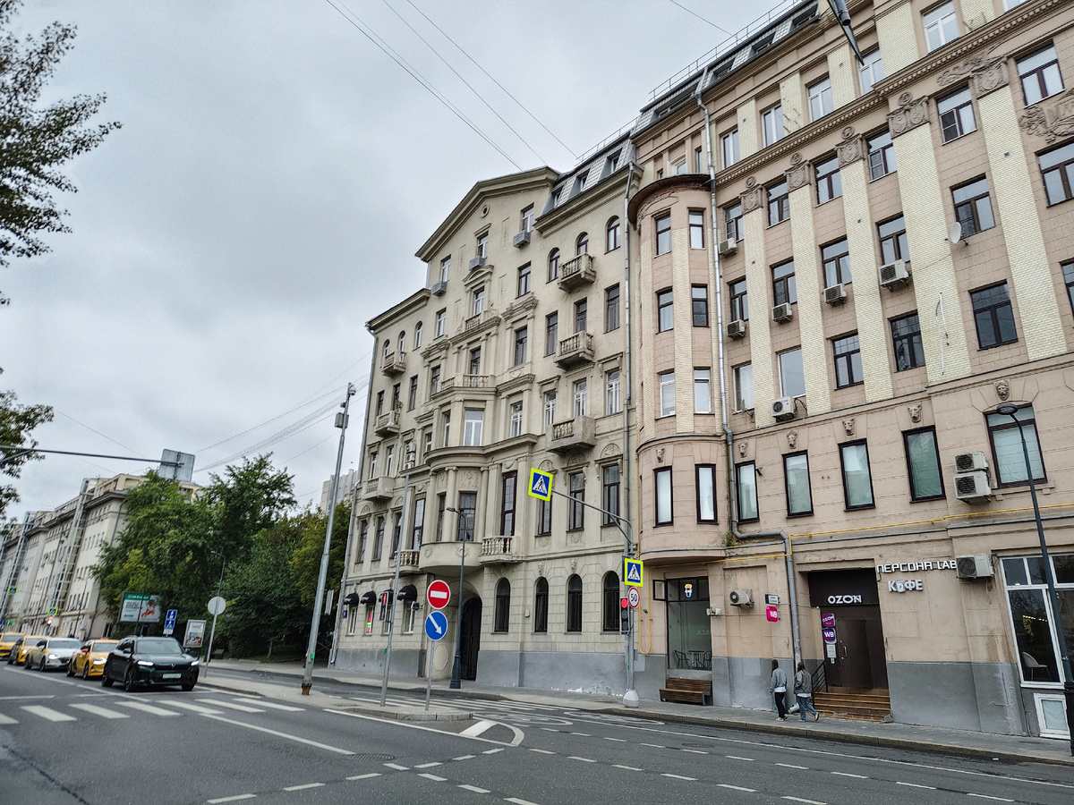 Здание 1915 года постройки. Старая Басманная улица