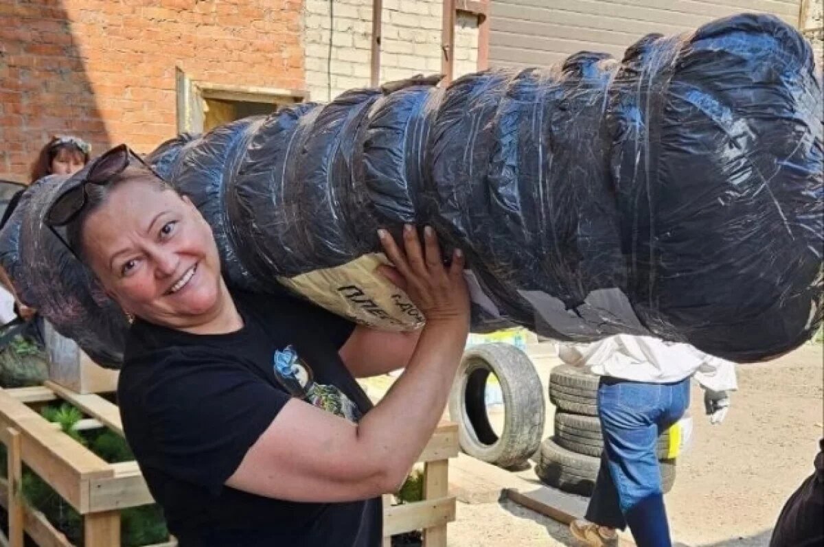    Томичи отправили 220 тонн гуманитарки на фронт и освобожденные территории