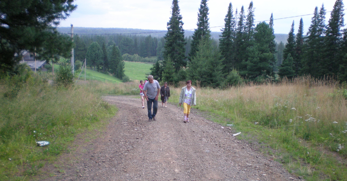 Мама справа. Сибирь - ее Родина и любовь..