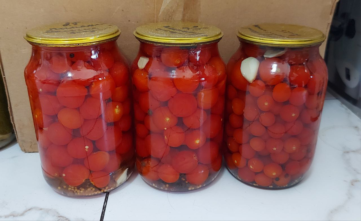 Томаты черри.