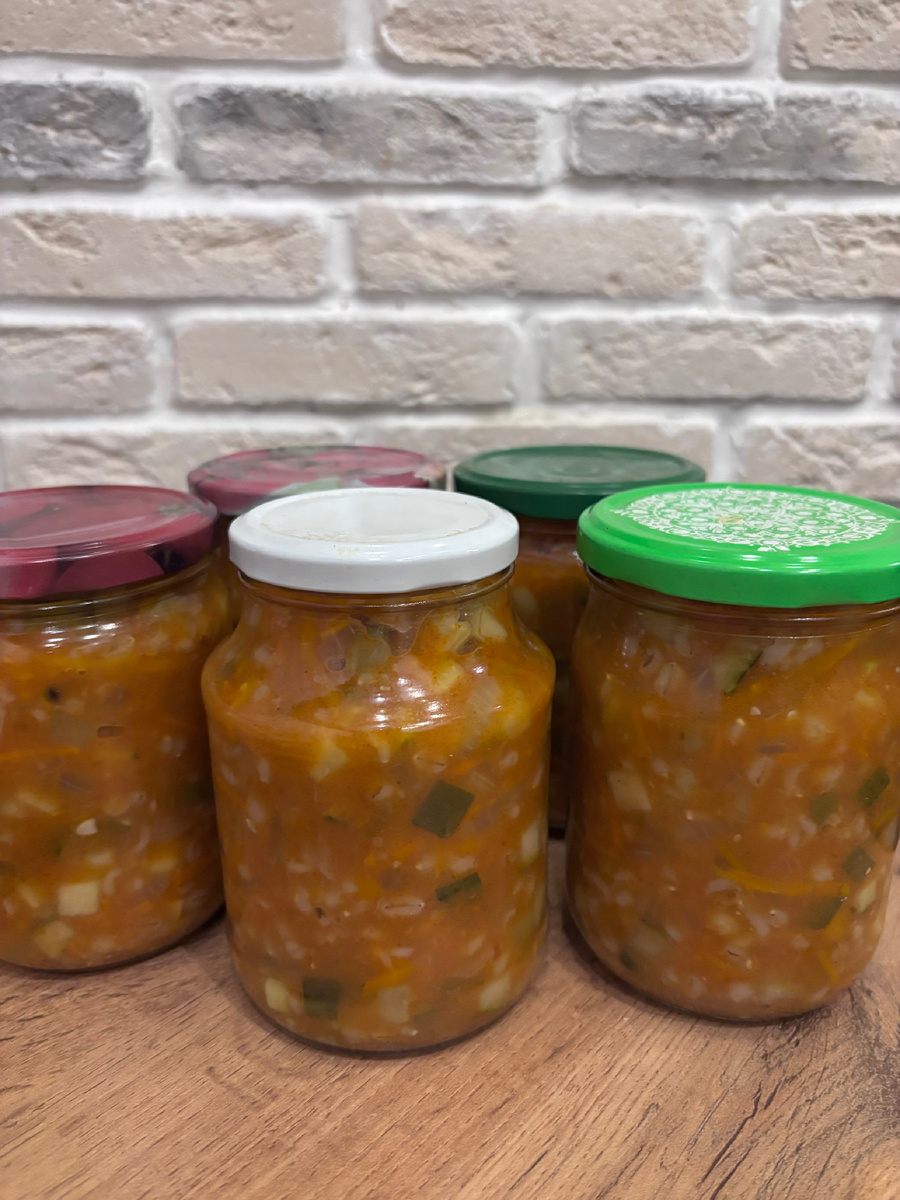 Рассольник с огурцами и перловкой на зиму.