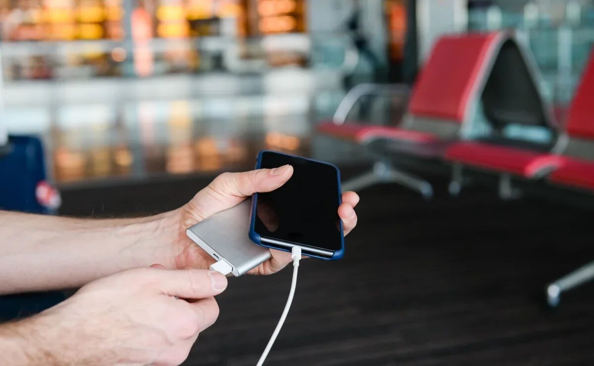    Какие авиакомпании запрещают пауэрбанки в салоне, и что с этим в России