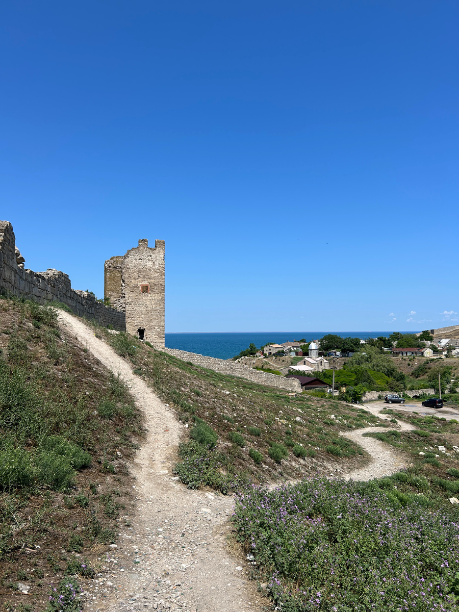 Остатки Генуэзской крепости (Каффа) в Феодосии (XIV в.)