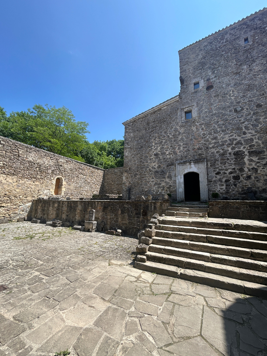 Армянский монастырь Сурб-Хач в Старом Крыму (XIV в.)