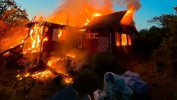    Пожилая шведка сгорела заживо, пока пожарные наблюдали, как горит её дом