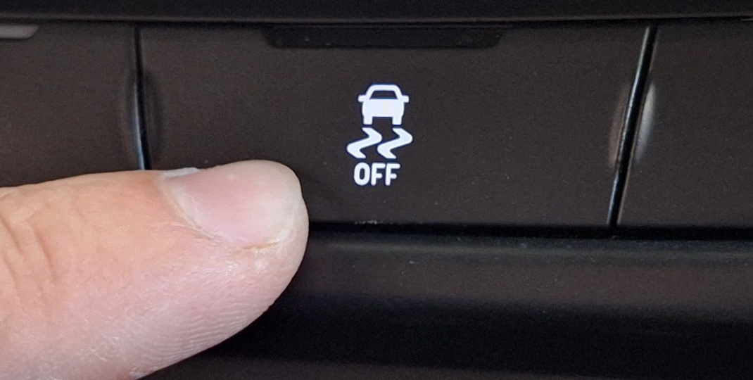 Зачем многие водители отключают систему ESP летом: факторы, которые стоит учитывать