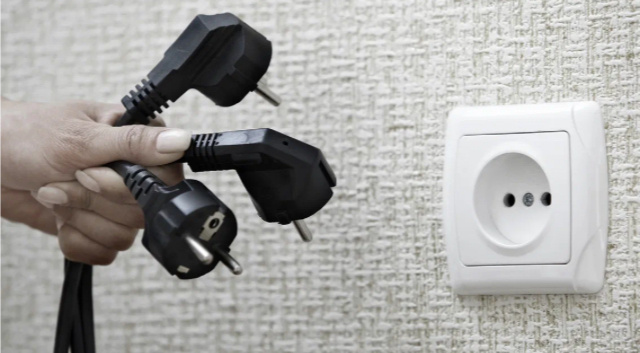 Чтобы платить меньше за электричество, обязательно выключай эти приборы из розетки!