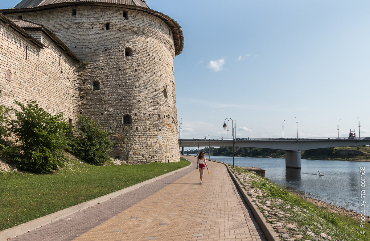 Максимум на что я был в этот момент способен - щелкнул пару раз ей вслед