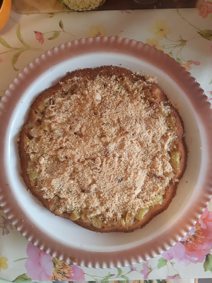 Пирог с яблоками, точнее - яблоки с пирогом.