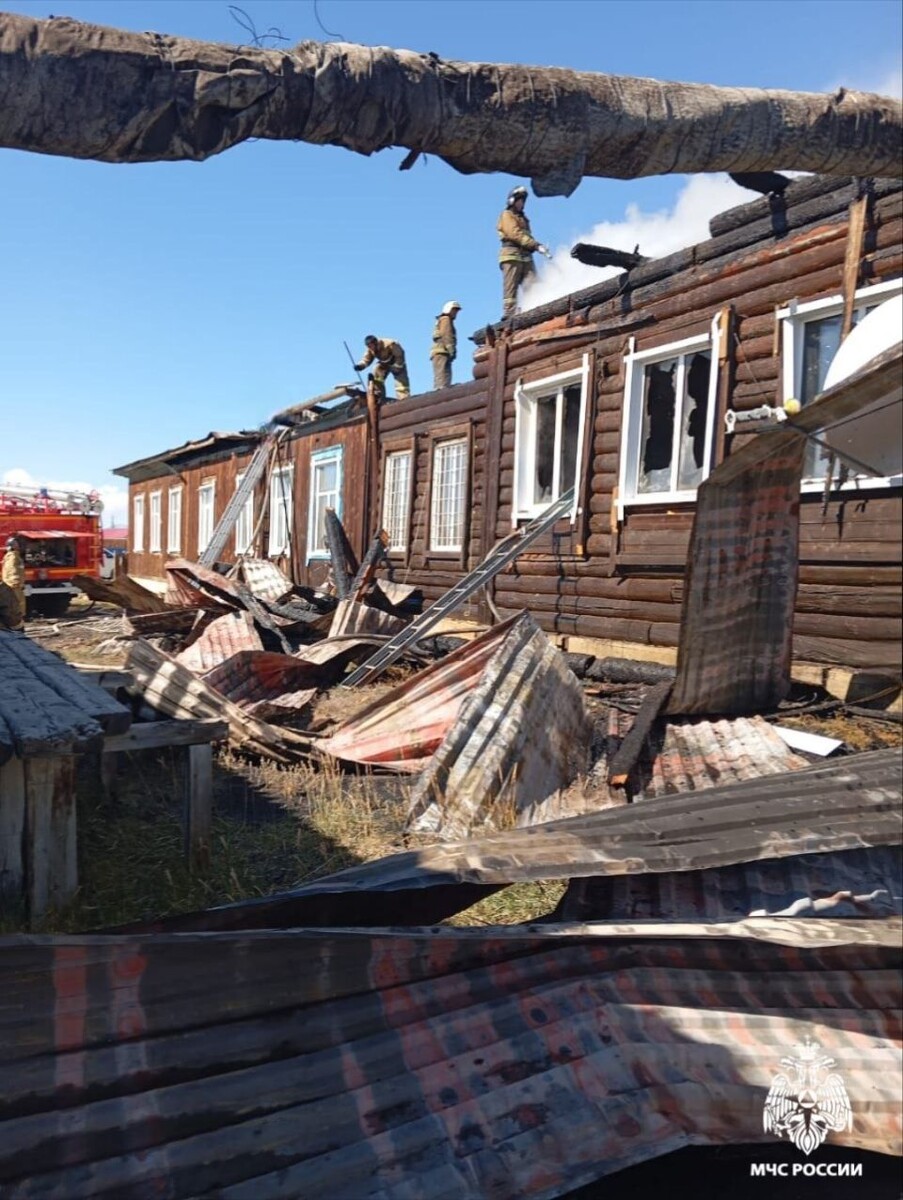    Огонь охватил сельскую администрацию в Республике Алтай. Источник: ГУ МЧС по Республике Алтай