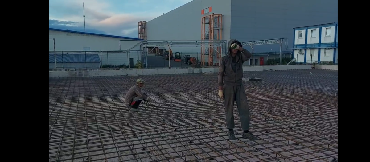 Работяги на монолите