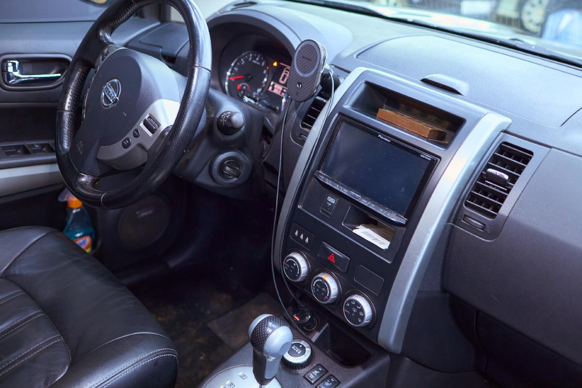 Источник фото: https://custom-heroes.ru/raboty/vid-uslugi/avtozvuk/nissan-xtrail-sovremennyy-multimediynyy-apgreyd-s-teyes-cc4pro-10-36/