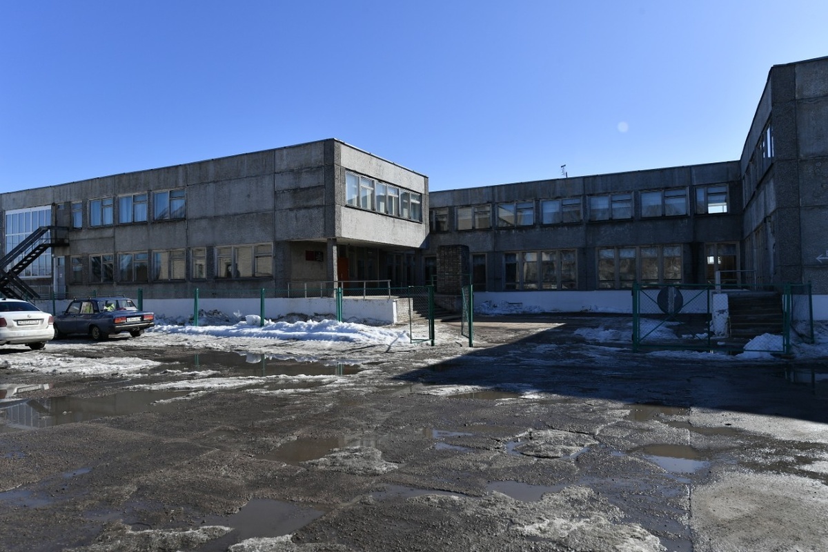    Артур Парфенчиков в мегрегской школе. Фото: "Республика" / Сергей Юдин