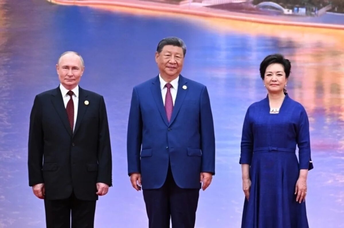    Путин прибыл в конгрессно-выставочный центр «Мэйцзян» в Тяньцзине