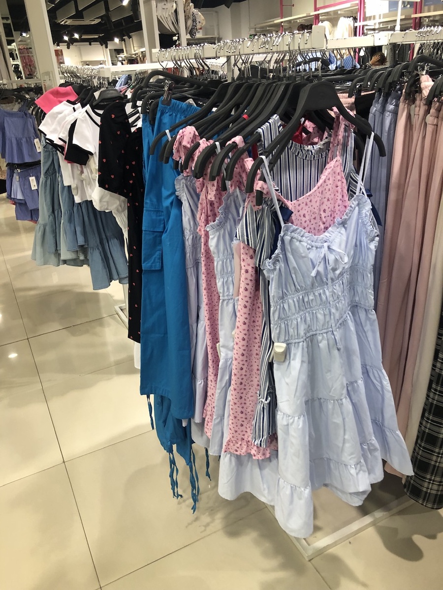 Голубое платье взяла бы себе, если бы в наличии был взрослый размер 😂