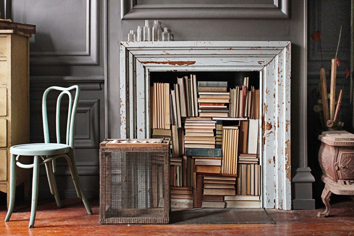 То есть в подтексте читается "книги - сжечь!"