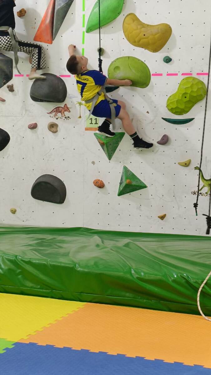 на скалодроме