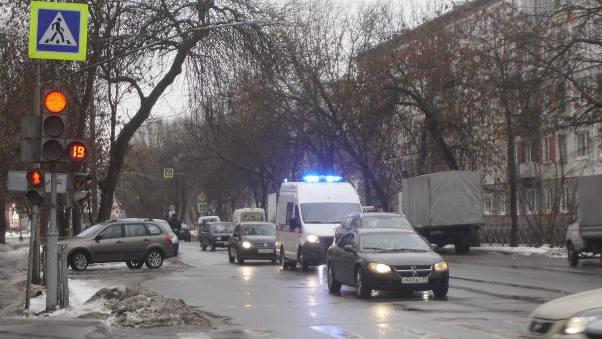 С 1 сентября штраф за непропуск машины со спецсигналами вырастет до 7,5–10 тысяч рублей