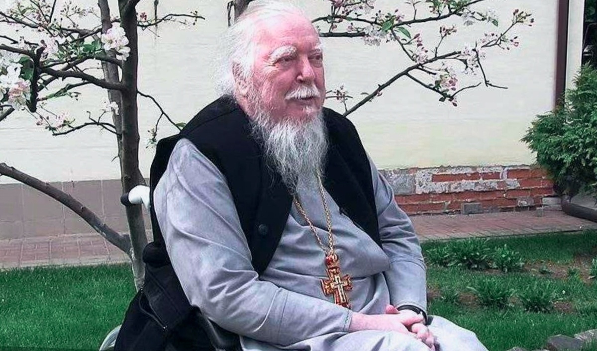 Последние месяцы жизни отец Димитрий уже не мог ходить, передвигался на инвалидной коляске, но мужественно продолжал нести своё пастырское служение.