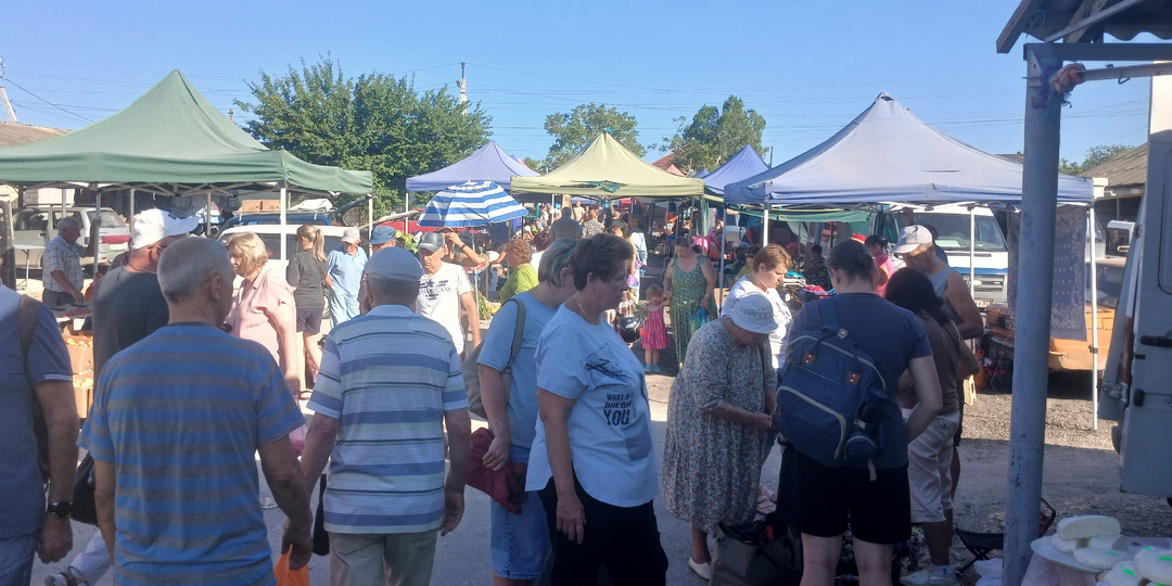 Виноград, персики, инжир... На крымский рынок в последний день лета