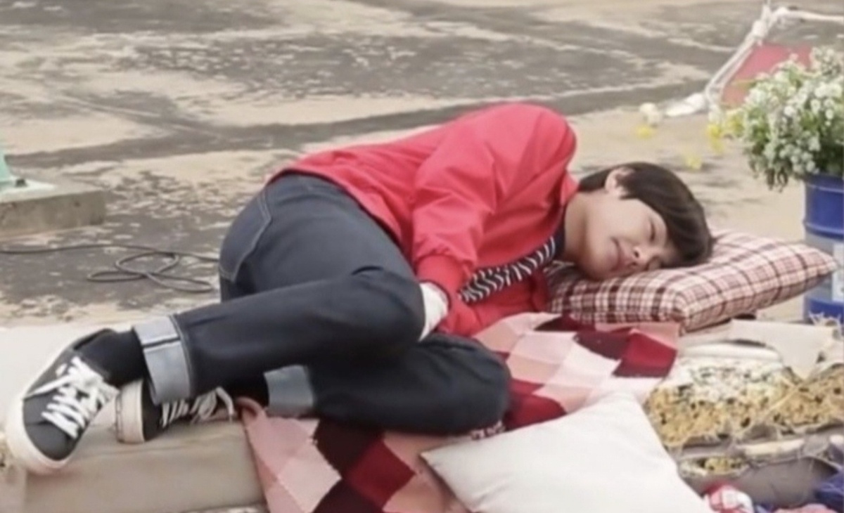 Молодость! Где угодно, на чем угодно... Эх! 