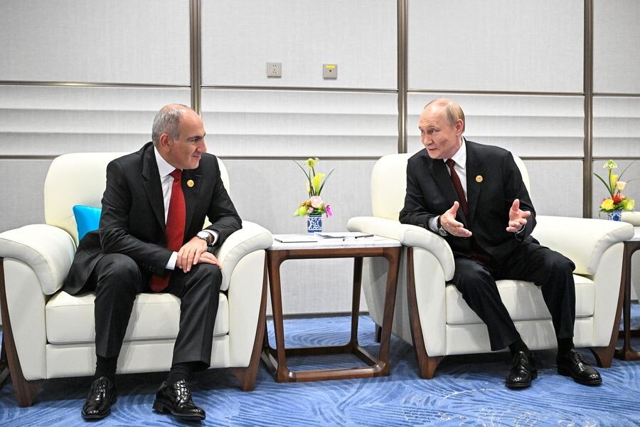    Президент РФ Владимир Путин и премьер-министр Армении Никол Пашинян / Источник: © Сергей Бобылев/POOL/ТАСС