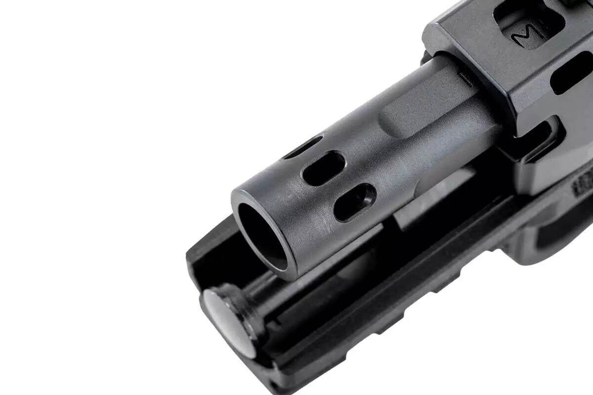 Компенсатор затвора и перфорированный ствол Prime снижают подскок ствола при выстреле. Это делает пистолет одним из самых стабильных в своём классе.