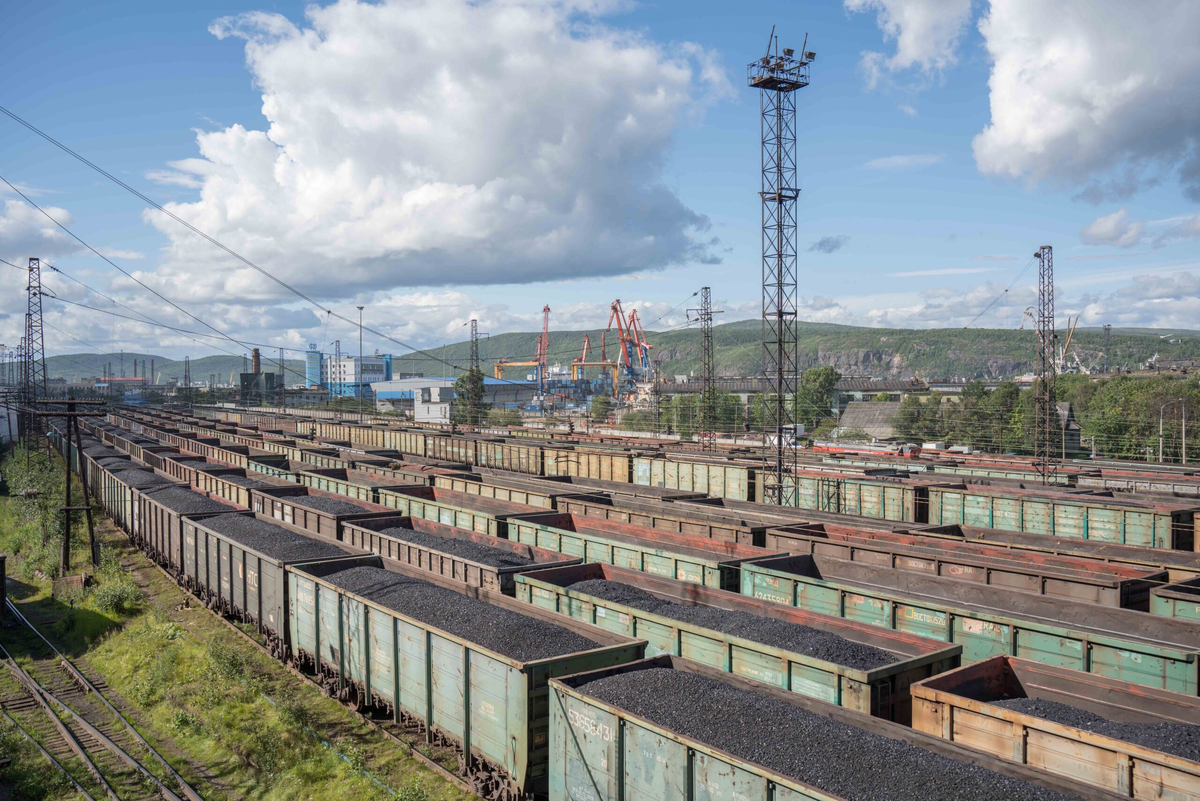 Груженные углем полувагоны в порту Мурманска, август 2025 года. Источник: Алексей Столчнев/ROLLINGSTOCK