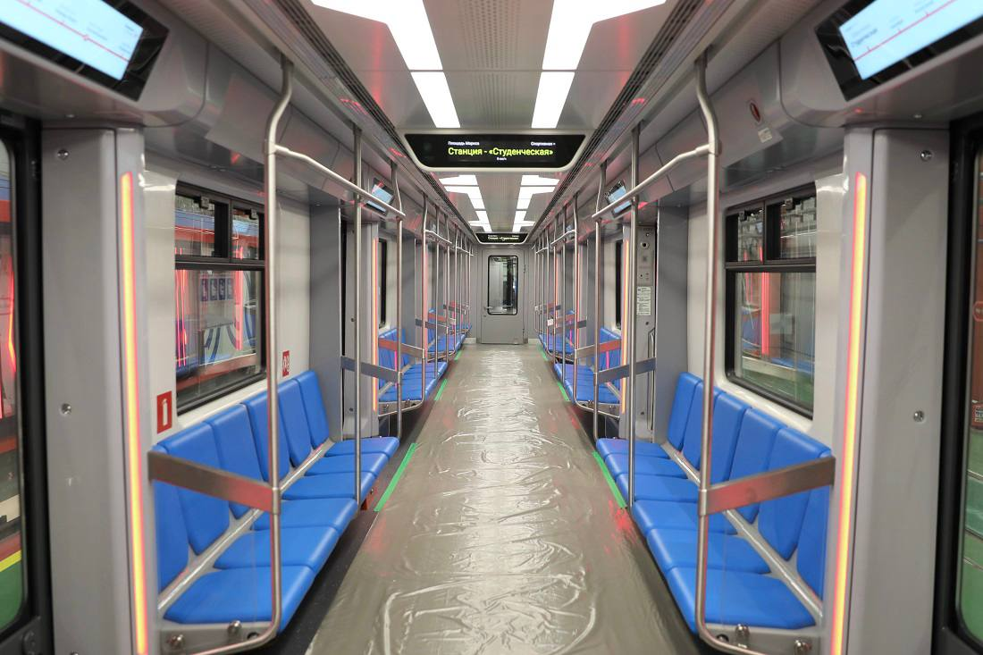 Салон первого поезда метро модели 81-725.3/726.3/727.3 «Ермак» для Новосибирска. Источник: ТМХ