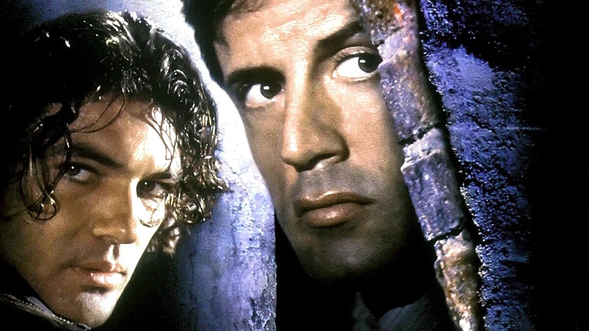 Фото: Сильвестр Сталлоне и Антонио Бандерас в фильме "Наемные убийцы" (1995)