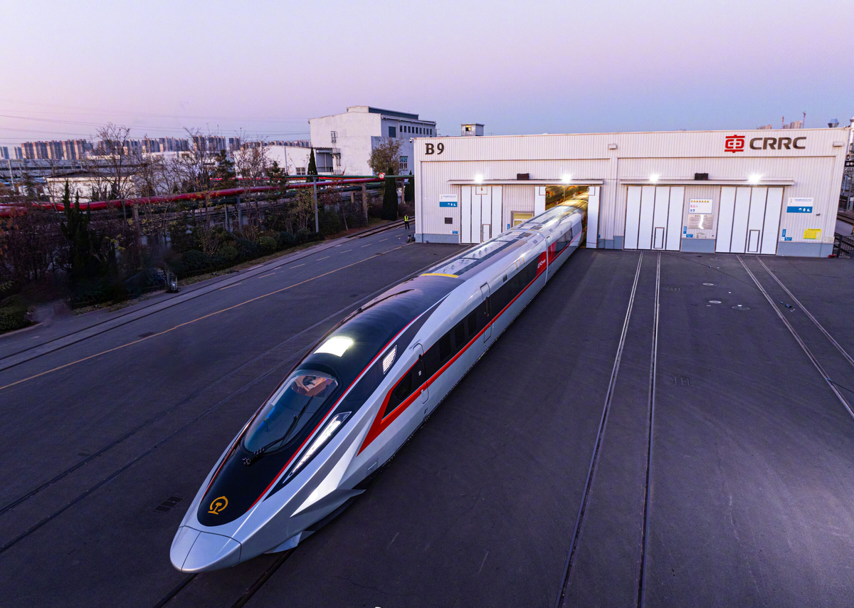 Высокоскоростной поезд CR450 от CRRC в Пекине. Источник: CCTV