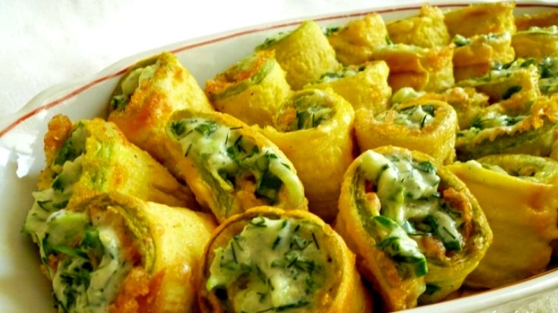 Рулетики из кабачков с сыром