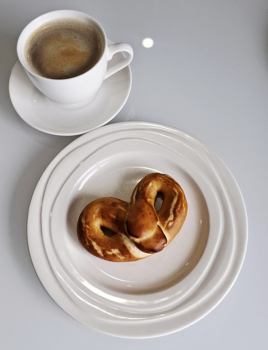 Вообще должна ещё быть соль посыпана,  но без неё 