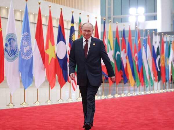 На Западе обескуражены: Путин только и делает, что создает новые альянсы