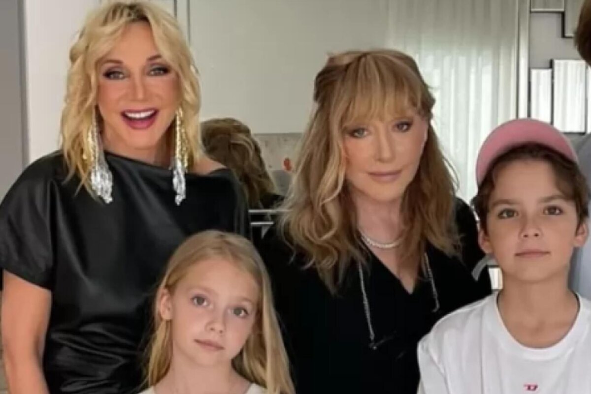    Алла Пугачева с детьми. соцсети